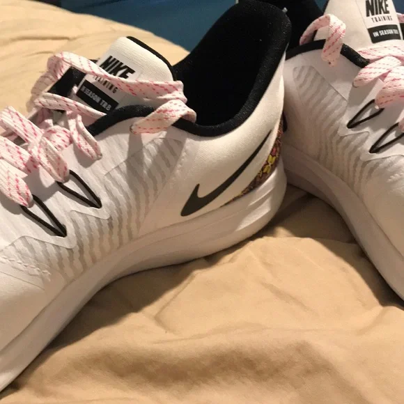 NWT NIKE SHOES - Picture 4 of 6